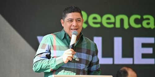 Ricardo Gallardo anuncia donación de terrenos para familias potosinas