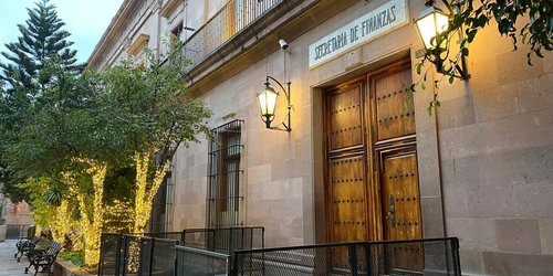 Paga el Estado 3.5 millones de pesos a 55 médicos y 48 trabajadores jubilados de la Salu