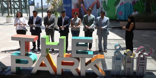 Acude Ricardo Gallardo a inauguración de centro comercial The Park
