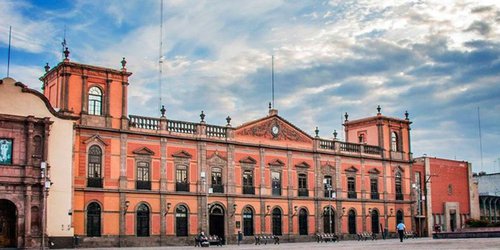 Alumnos ganan amparo contra la UASLP para no pagar cuotas de inscripción
