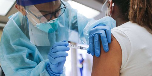 En enero comenzaría vacunación contra Covid a personal de salud potosino