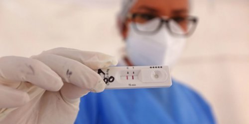 Variante de COVID Ómicron llega a México; hay 8 personas en observación, dice Gatell